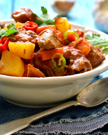 Meat stewed with vegetables in spicy tomato sauce